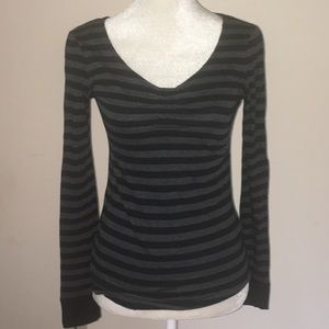 Long sleeve striped top. Dark Charcoal.